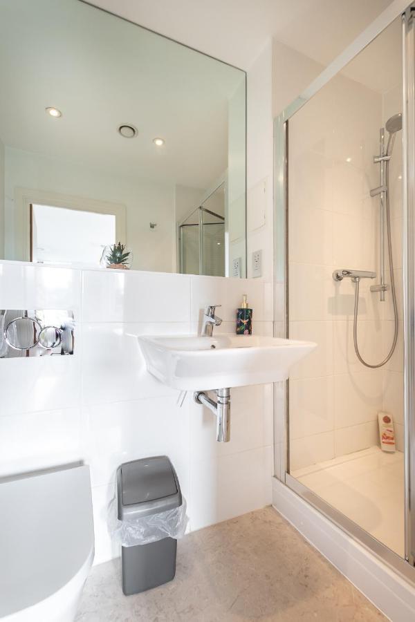Spacious City Center Apartment By Smart Apartments Short Lets & Serviced Accommodation Apartment Southampton With Free Wifi Bagian luar foto