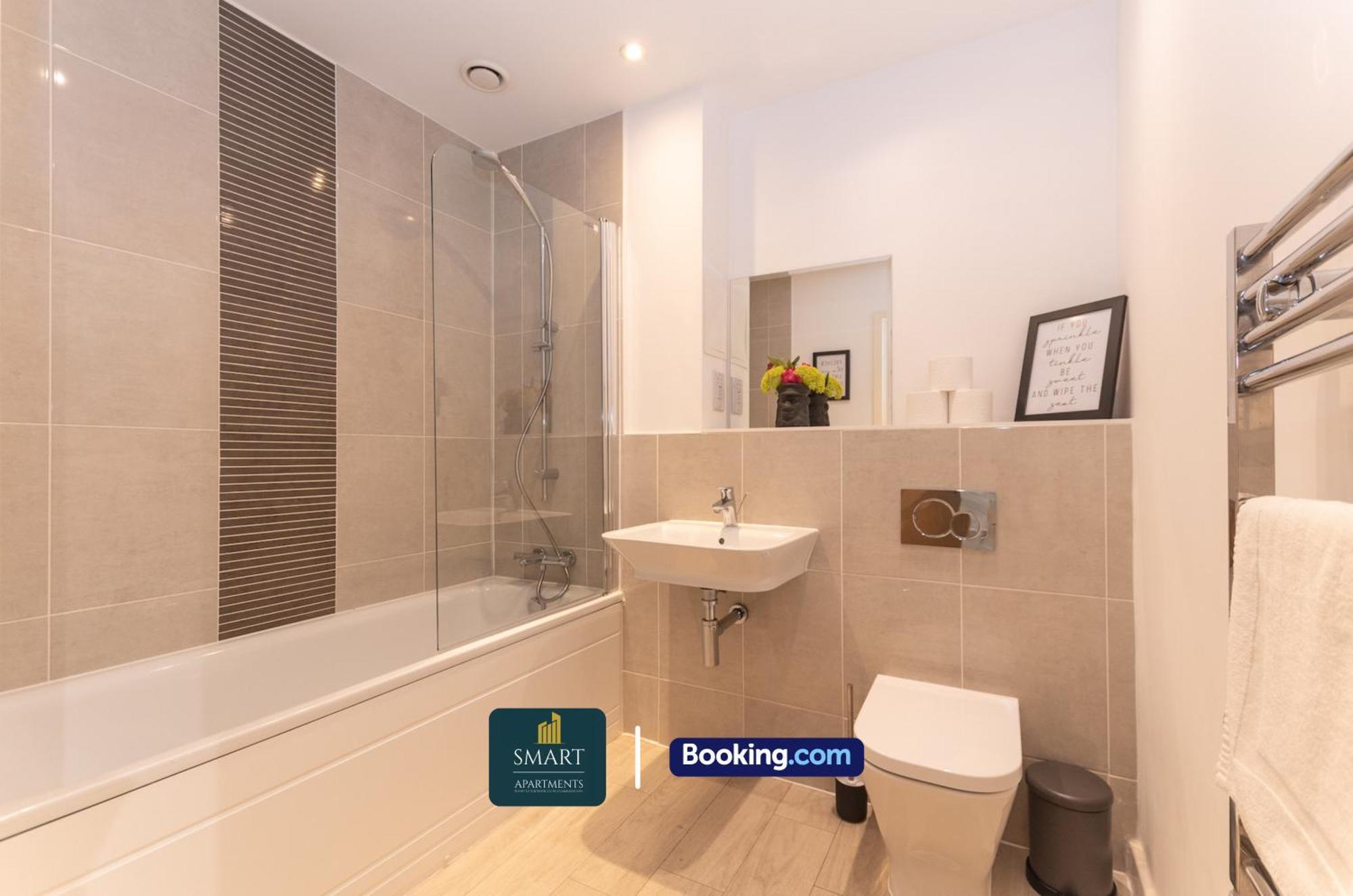 Spacious City Center Apartment By Smart Apartments Short Lets & Serviced Accommodation Apartment Southampton With Free Wifi Bagian luar foto