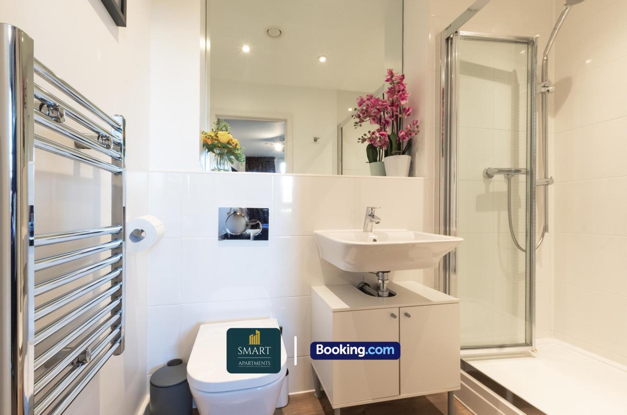 Spacious City Center Apartment By Smart Apartments Short Lets & Serviced Accommodation Apartment Southampton With Free Wifi Bagian luar foto
